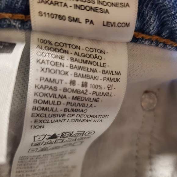 Levi Strauss & Co Women's 31x32 Light Wash Distressed Straight Leg Jeans - Picture 5 of 6